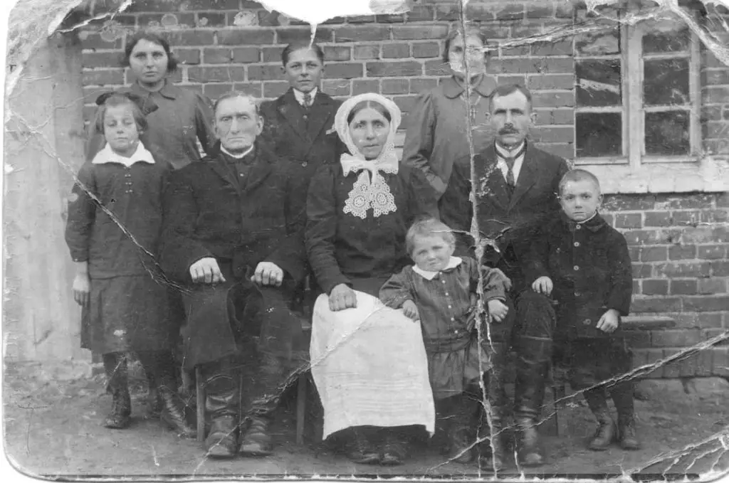 How Restored Old Photos Can Help You Build Your Family Tree | Photo Restoration Melbourne 6 photo restoration melbourne