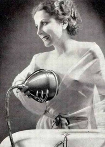 Restoring the Past: A 1930s French Advertisement Brought Back to Life 1 1930s French Advertisement